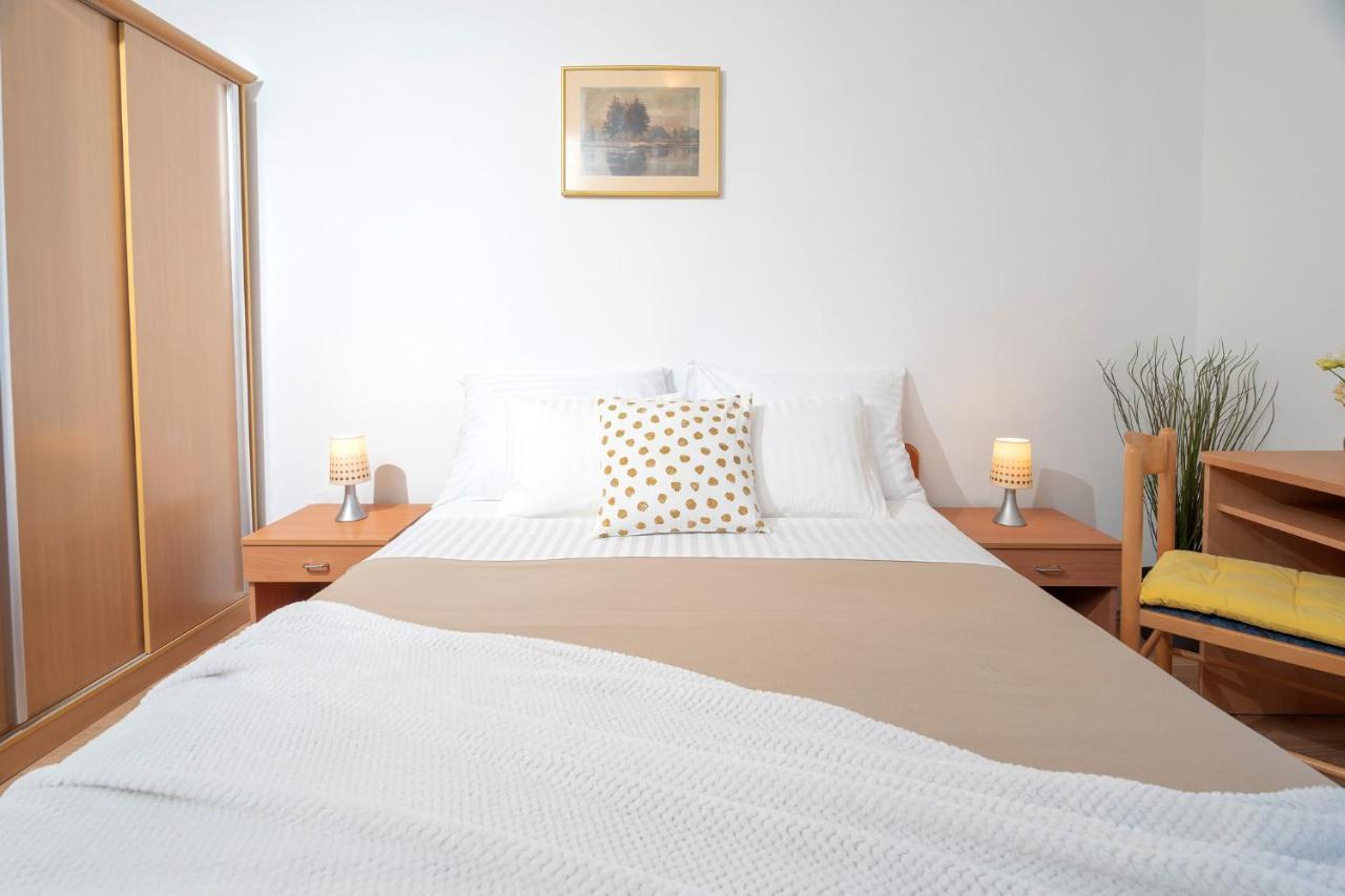 Novak Guesthouse - Zf Hvar Хвар Екстер'єр фото