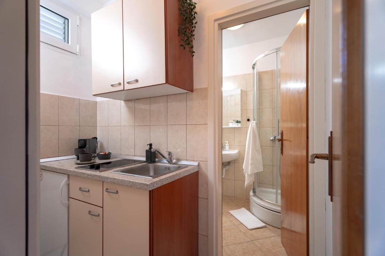 Novak Guesthouse - Zf Hvar Хвар Екстер'єр фото
