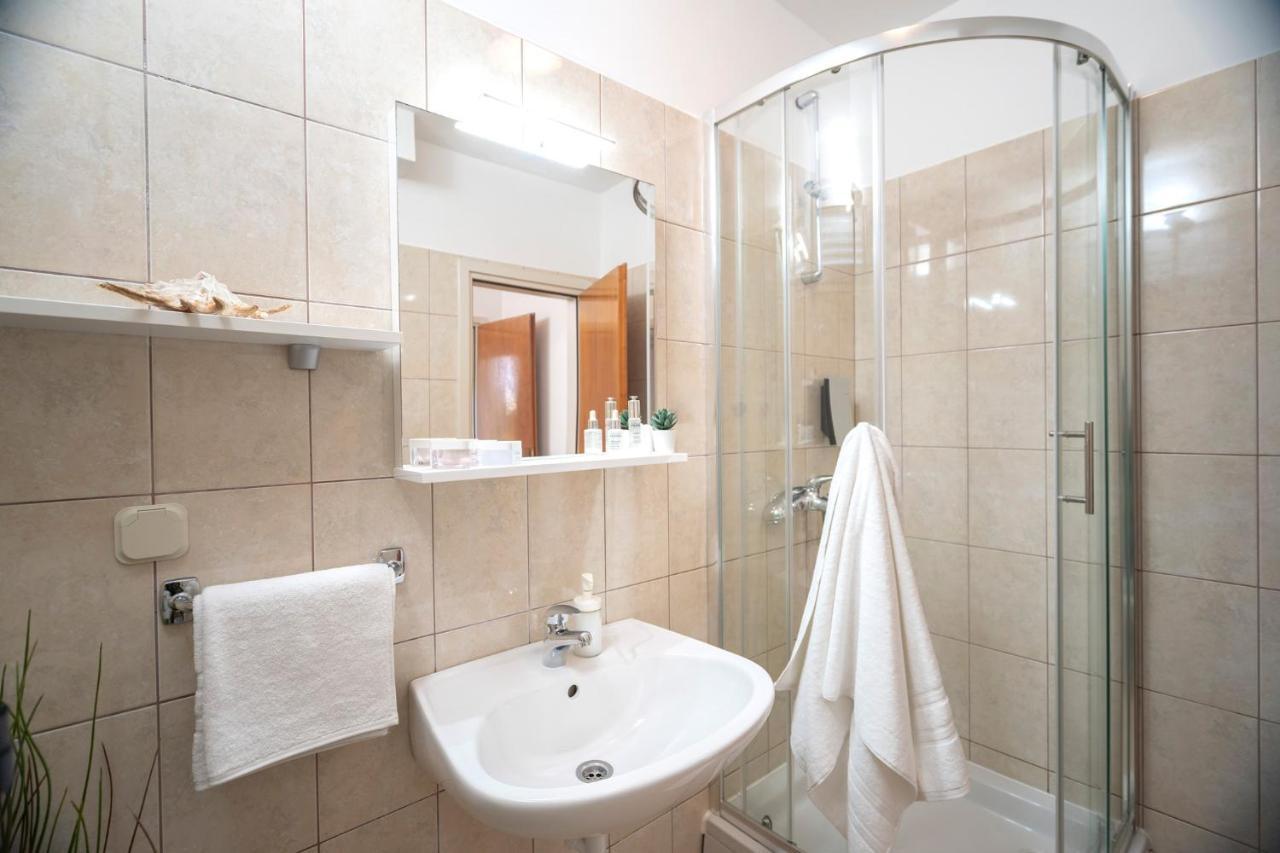 Novak Guesthouse - Zf Hvar Хвар Екстер'єр фото