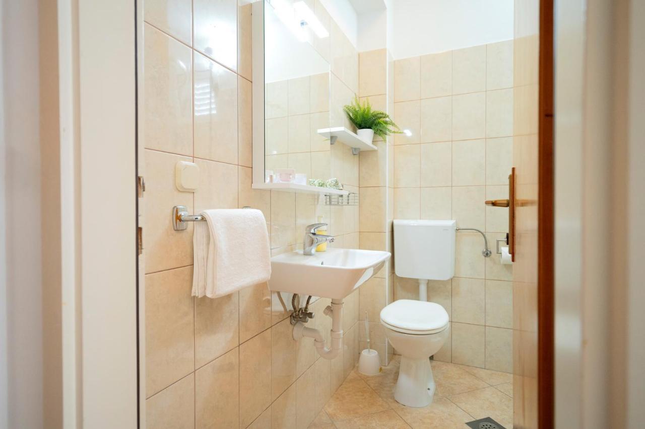 Novak Guesthouse - Zf Hvar Хвар Екстер'єр фото