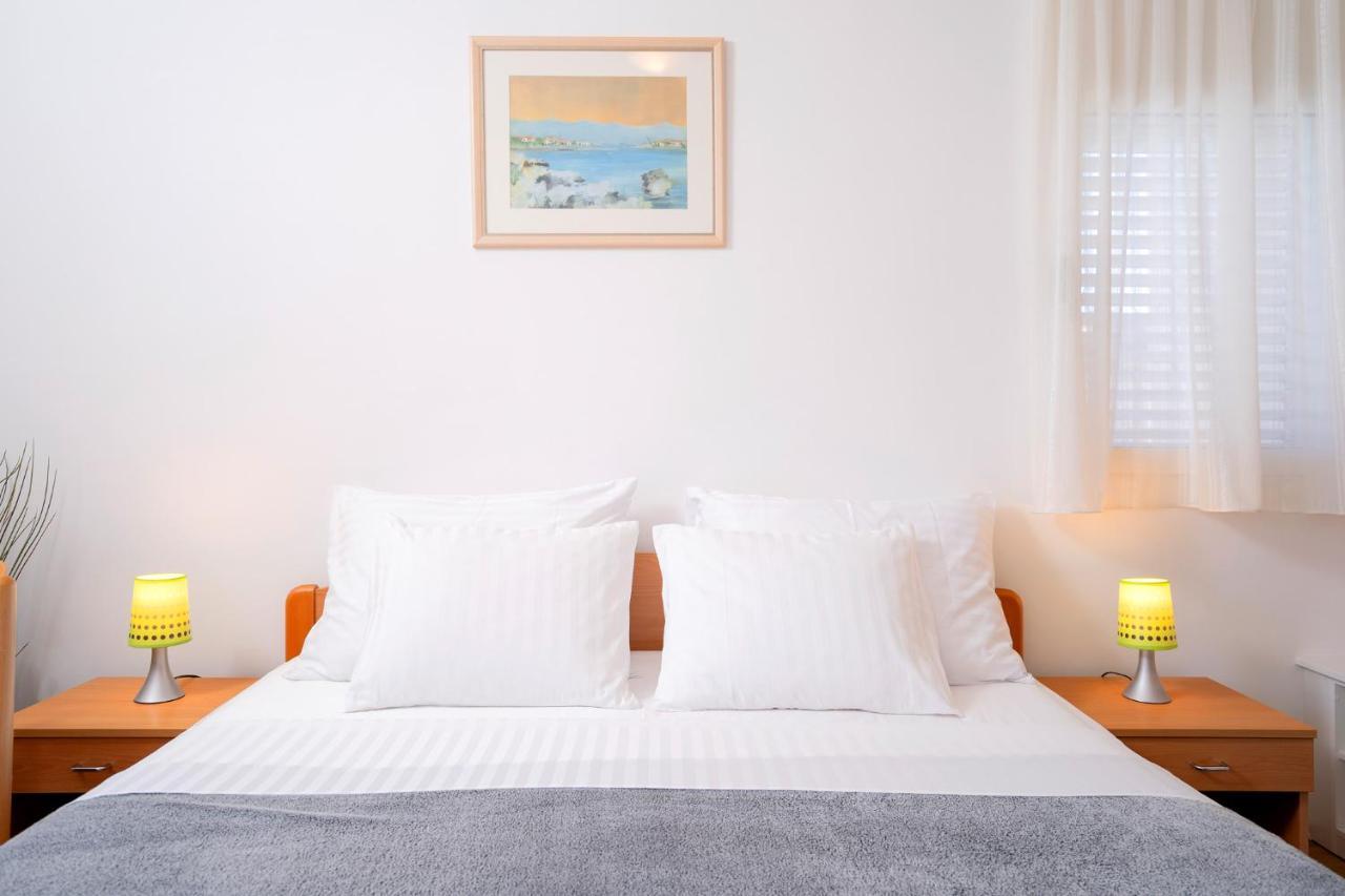 Novak Guesthouse - Zf Hvar Хвар Екстер'єр фото