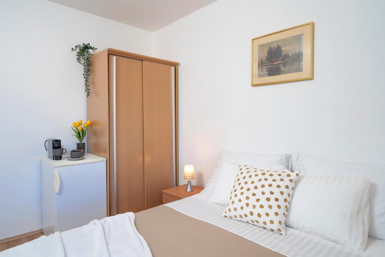 Novak Guesthouse - Zf Hvar Хвар Екстер'єр фото