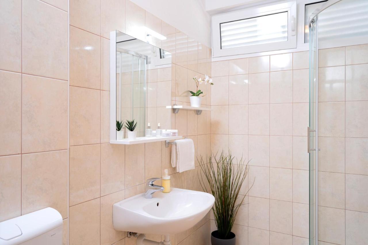 Novak Guesthouse - Zf Hvar Хвар Екстер'єр фото