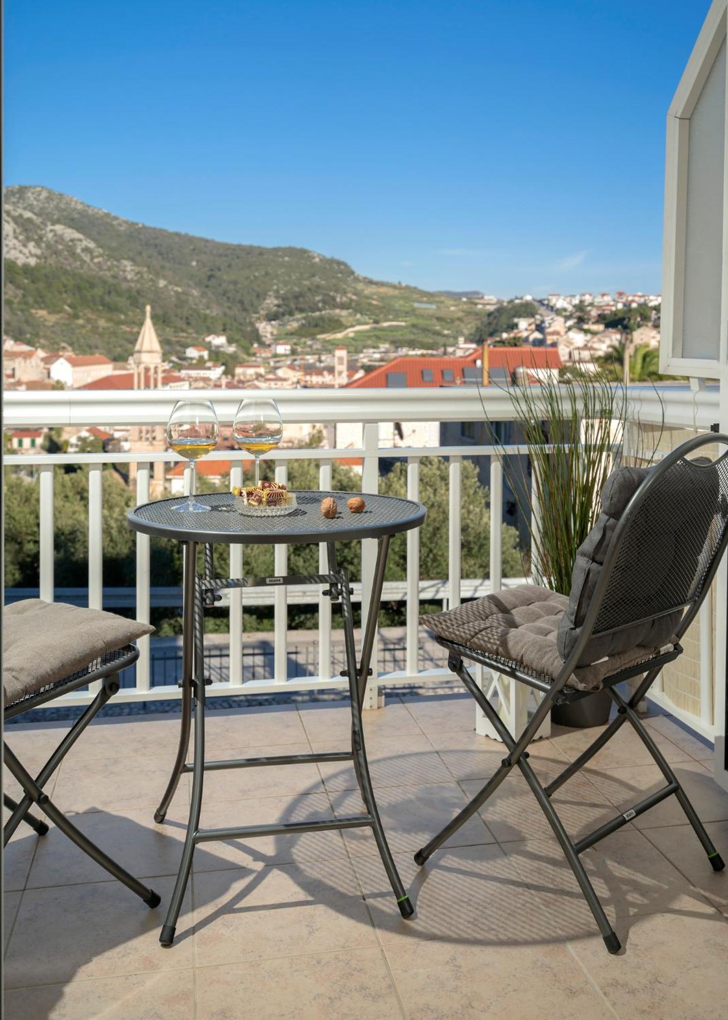 Novak Guesthouse - Zf Hvar Хвар Екстер'єр фото